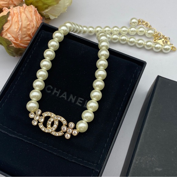 Stylish Chanel Pearl Necklaces - Picture 1 of 6